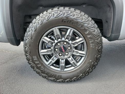 Used 2025 GMC Sierra 1500 AT4X image 9