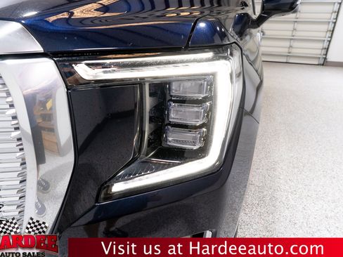 Used 2023 GMC Yukon Denali AWD/4WD image 8