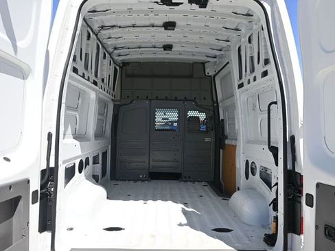 Used 2020 Nissan NV 2500 S image 15
