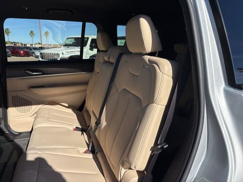 New 2025 Jeep Grand Cherokee L Limited w/ Black Appearance Package AWD/4WD image 18