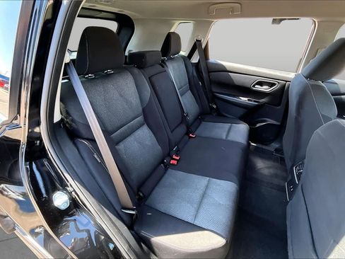 Used 2025 Nissan Rogue SV FWD image 17