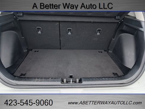 Used 2025 Hyundai Venue Limited FWD image 19