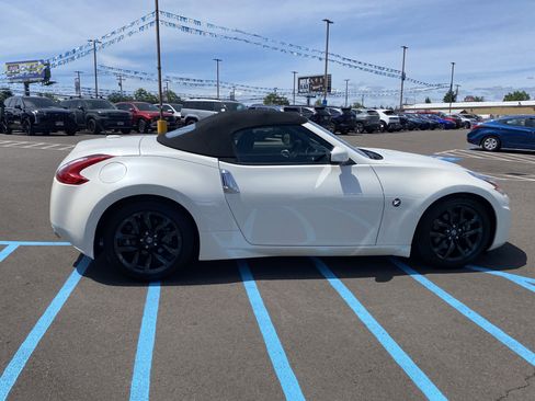 Used 2016 Nissan 370Z Roadster image 7