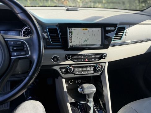 Used 2017 Kia Niro Touring w/ Advanced Technology Package image 22