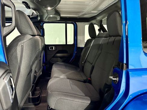 Used 2024 Jeep Wrangler Unlimited Sahara w/ Technology Group image 28