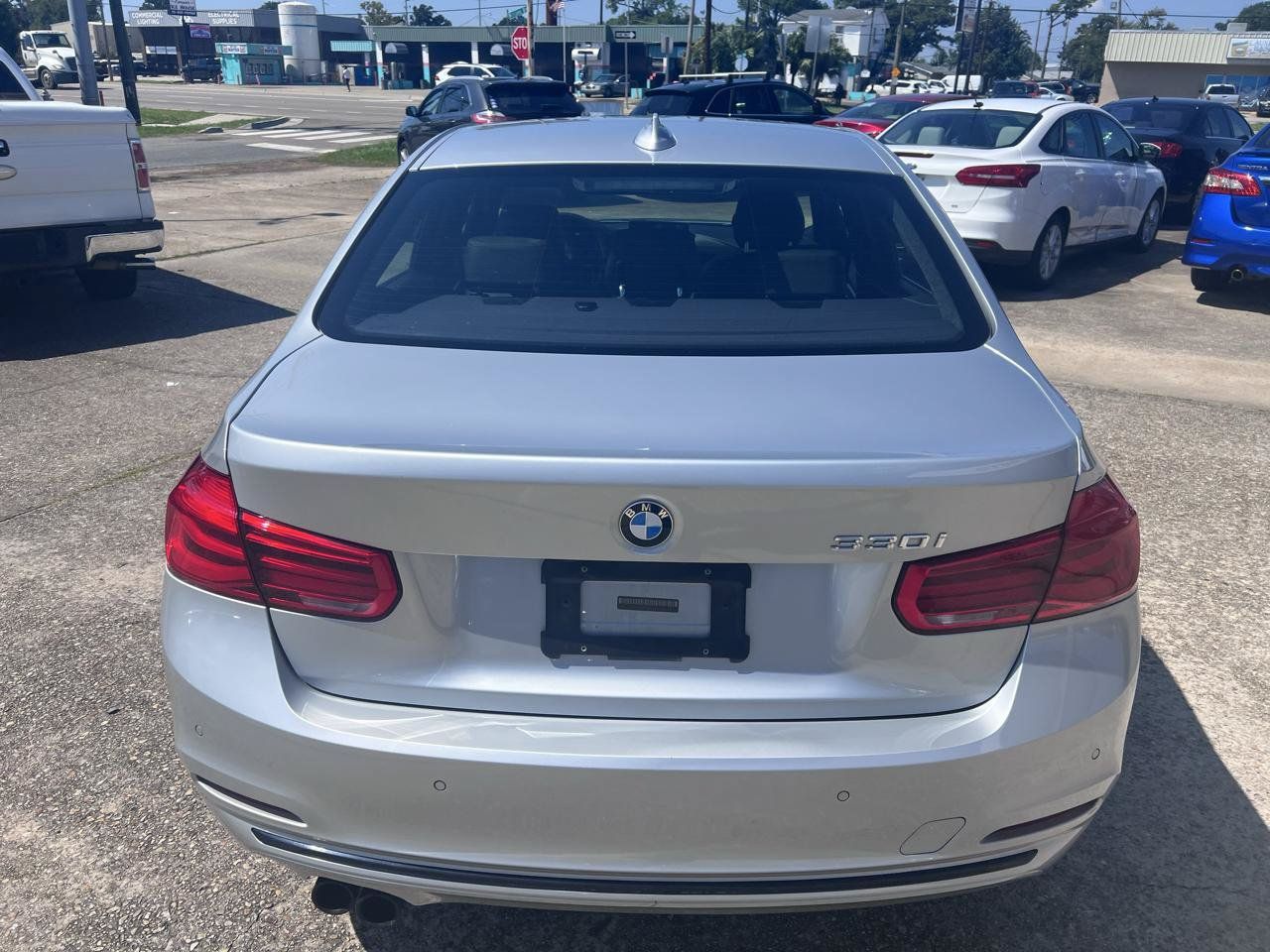 Used 2017 BMW 330i Sedan RWD image 5