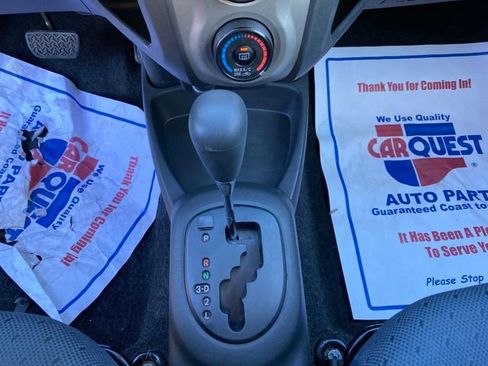 Used 2011 Toyota Yaris Base image 13