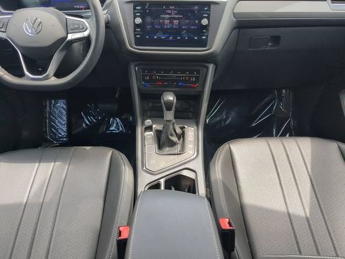 Certified 2023 Volkswagen Tiguan SE FWD image 14