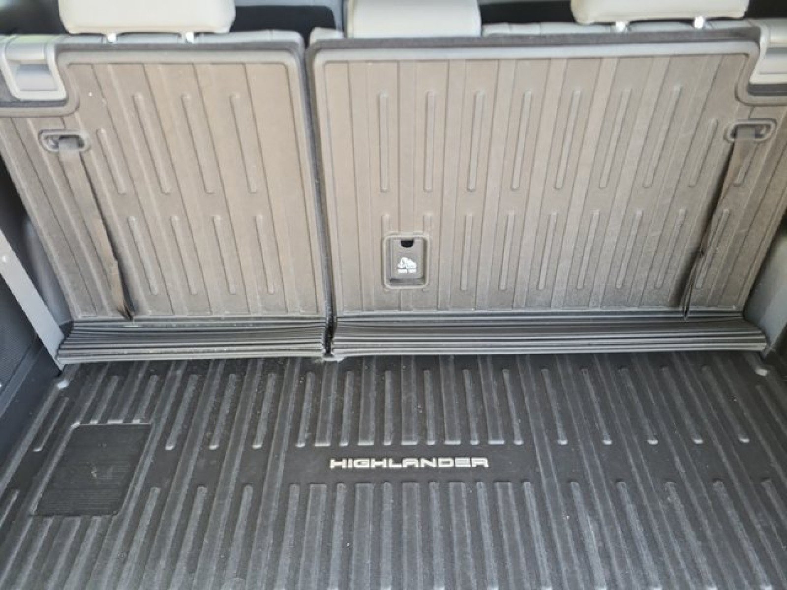 Used 2023 Toyota Highlander Platinum AWD/4WD image 43