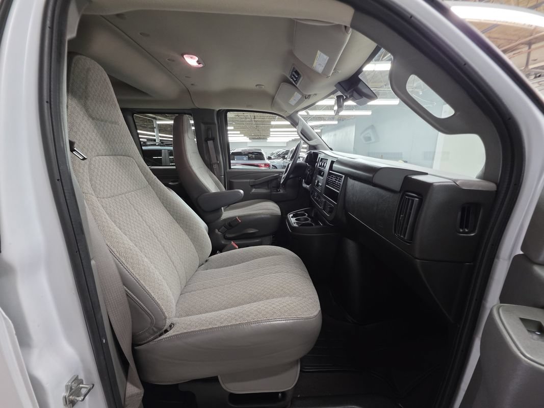 Used 2024 Chevrolet Express 3500 LT w/ LT Preferred Equipment Group RWD image 28