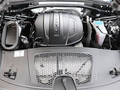 Used 2018 Porsche Macan AWD/4WD image 50