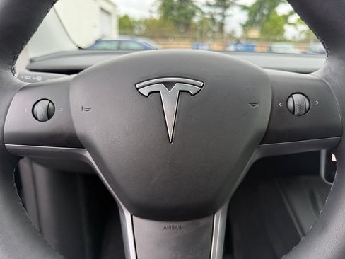 Used 2023 Tesla Model Y Long Range AWD/4WD image 19