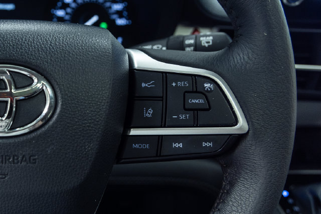 Used 2026 Toyota Sienna XLE FWD image 15