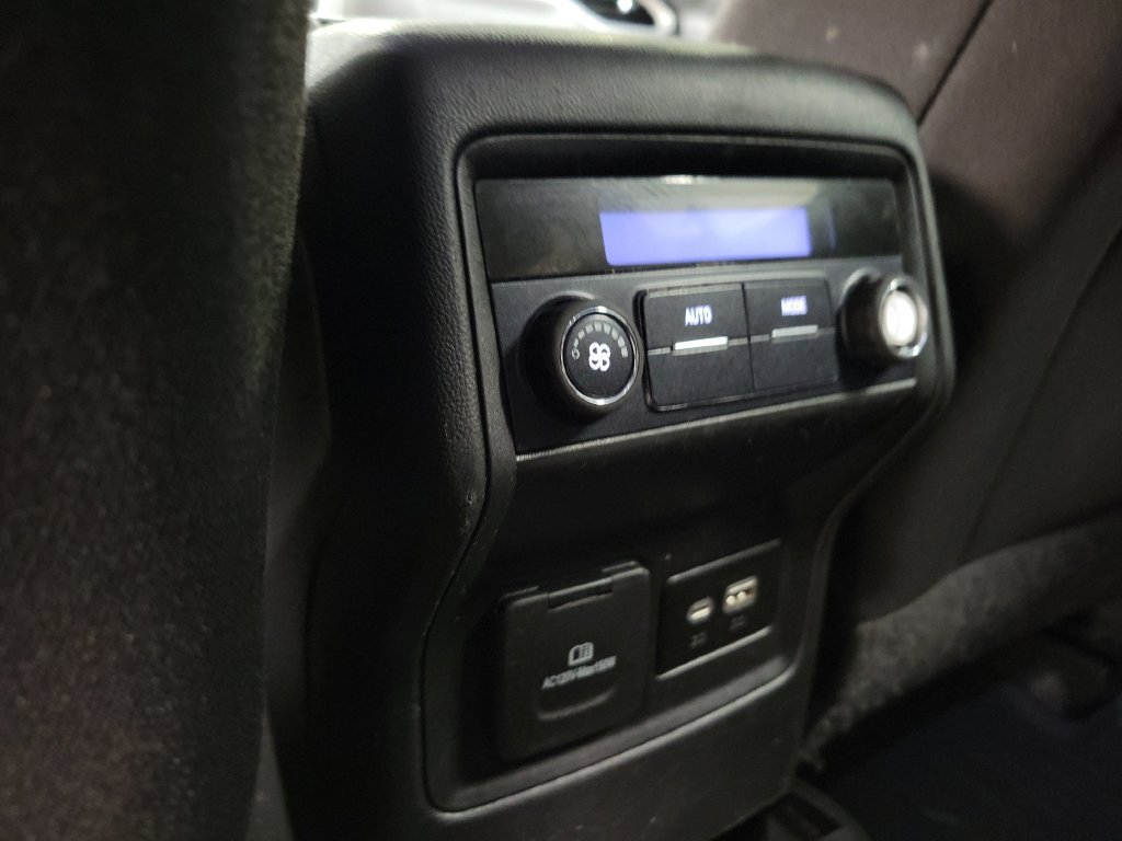 Used 2020 GMC Acadia SLE w/ Driver Convenience Package FWD image 31