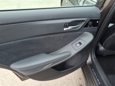 Certified 2019 Toyota Avalon XSE image 9