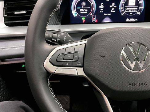 New 2026 Volkswagen Tiguan SE image 17