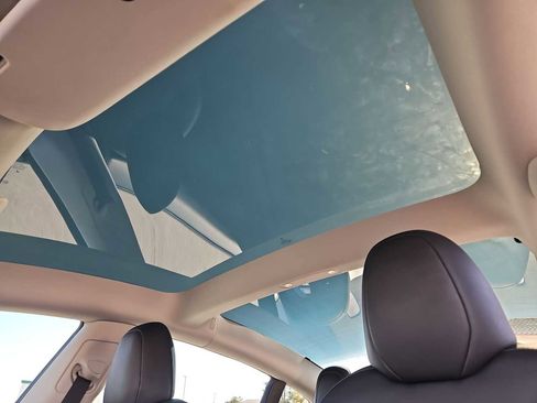 Used 2023 Tesla Model 3 Standard Range image 19