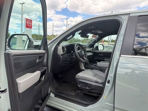 Used 2025 Toyota Tundra Limited AWD/4WD image 12