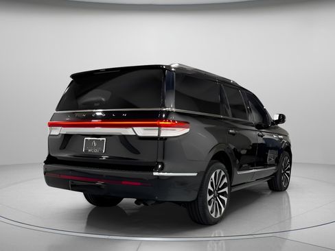 Used 2023 Lincoln Navigator Reserve image 5