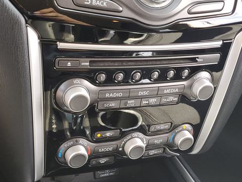 Used 2019 Nissan Pathfinder SV FWD image 19