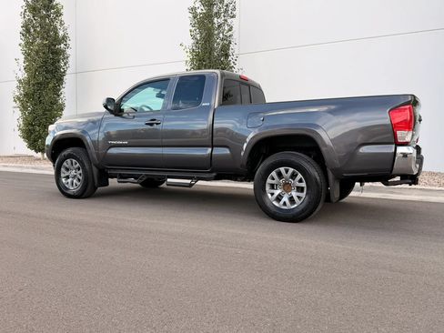 Used 2017 Toyota Tacoma SR5 w/ Tow Package AWD/4WD image 9