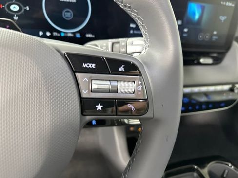 Used 2025 Hyundai Ioniq 5 SE image 16