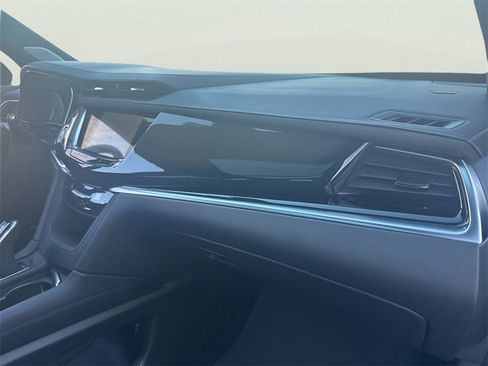 Certified 2024 Cadillac XT6 Sport w/ Platinum Package image 23
