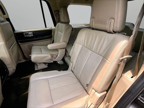 Used 2015 Lincoln Navigator 4WD w/ Equipment Group 101A Reserve image 18