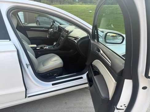 Used 2015 Ford Fusion Titanium FWD image 23