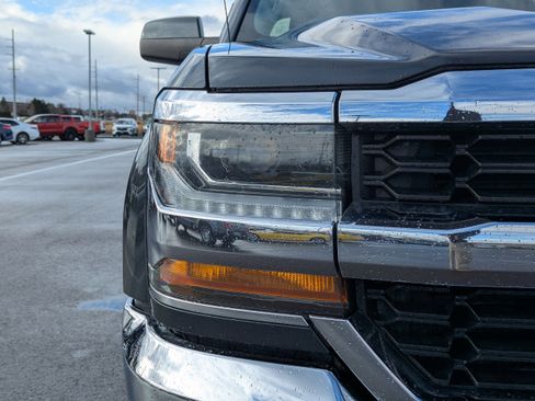 Used 2018 Chevrolet Silverado 1500 LT w/ All Star Edition image 42