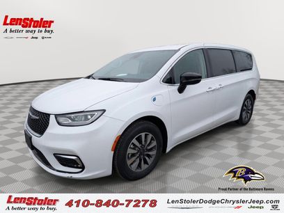 Used 2024 Chrysler Pacifica Select