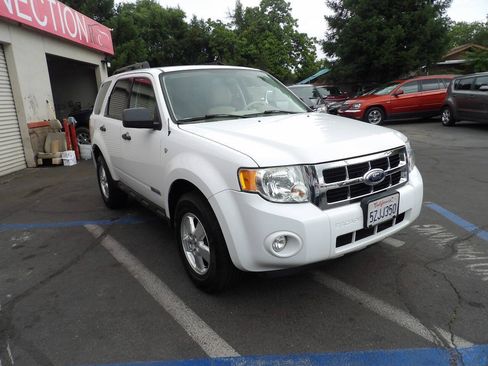 Used 2008 Ford Escape XLT AWD/4WD image 2