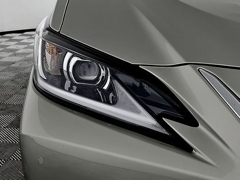 Used 2025 Lexus ES 300h w/ Premium Package image 10