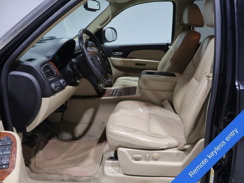 Used 2007 Chevrolet Tahoe LTZ w/ LTZ Preferred Equipment Group AWD/4WD image 2