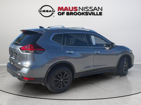Used 2020 Nissan Rogue SV FWD image 12