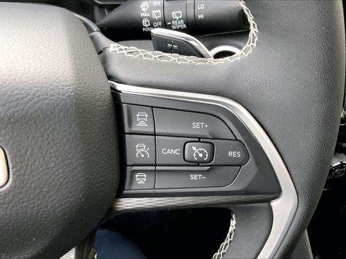 Certified 2025 Jeep Grand Cherokee Altitude image 19