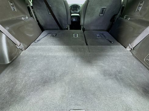 Used 2022 Chevrolet Traverse LT FWD image 33
