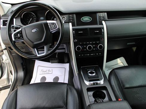 Used 2018 Land Rover Discovery Sport SE image 12