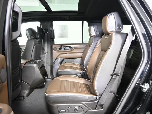 Used 2025 GMC Yukon Denali Ultimate AWD/4WD image 18