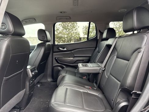 Used 2023 GMC Acadia SLT image 11