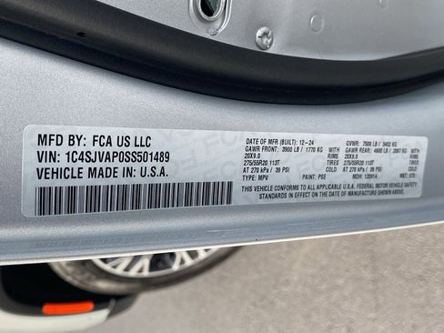 Used 2025 Jeep Wagoneer 4WD w/ Premium Group I image 19