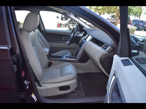 Used 2017 Land Rover Discovery Sport SE AWD/4WD image 32