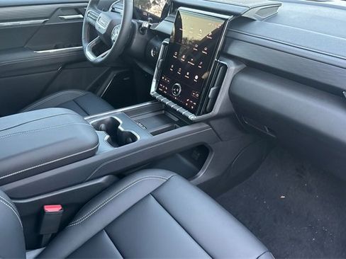 New 2026 GMC Acadia Elevation w/ Elevation Premium Package image 17