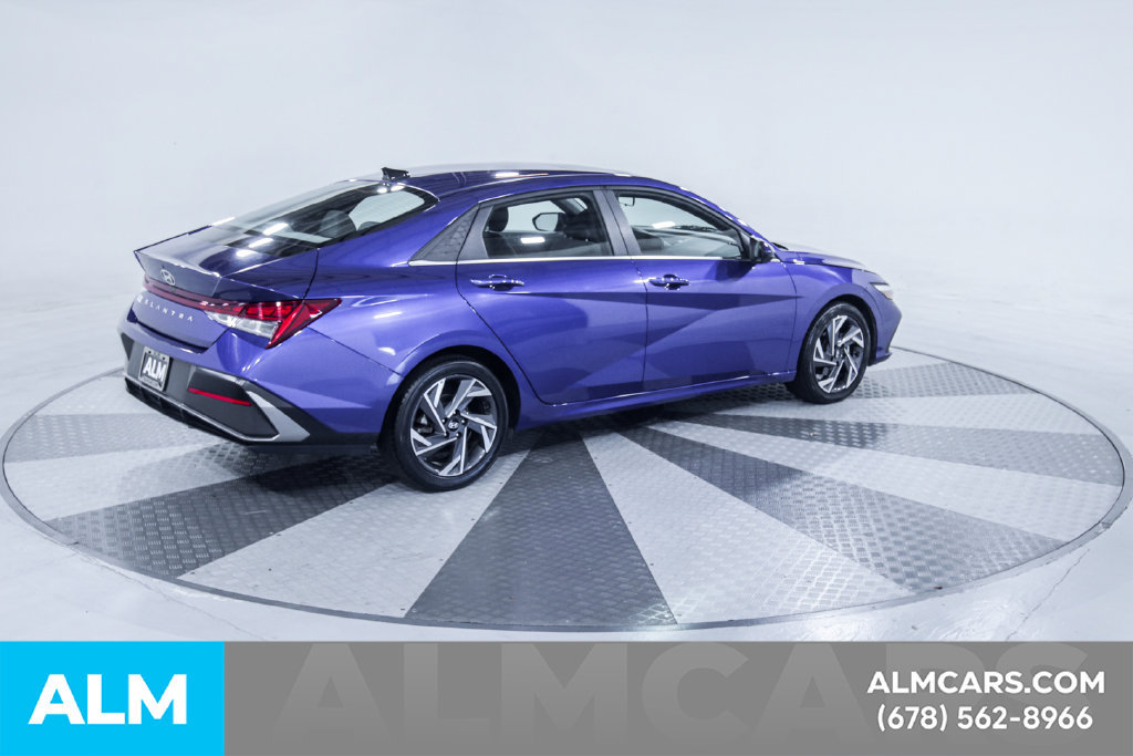 Used 2025 Hyundai Elantra SEL FWD image 8