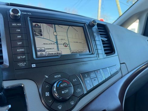 Used 2012 Toyota Sienna XLE w/ Premium Pkg AWD/4WD image 27