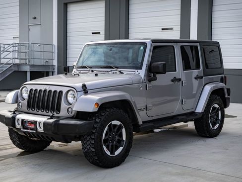 Used 2015 Jeep Wrangler Unlimited Sahara w/ Dual Top Group image 5