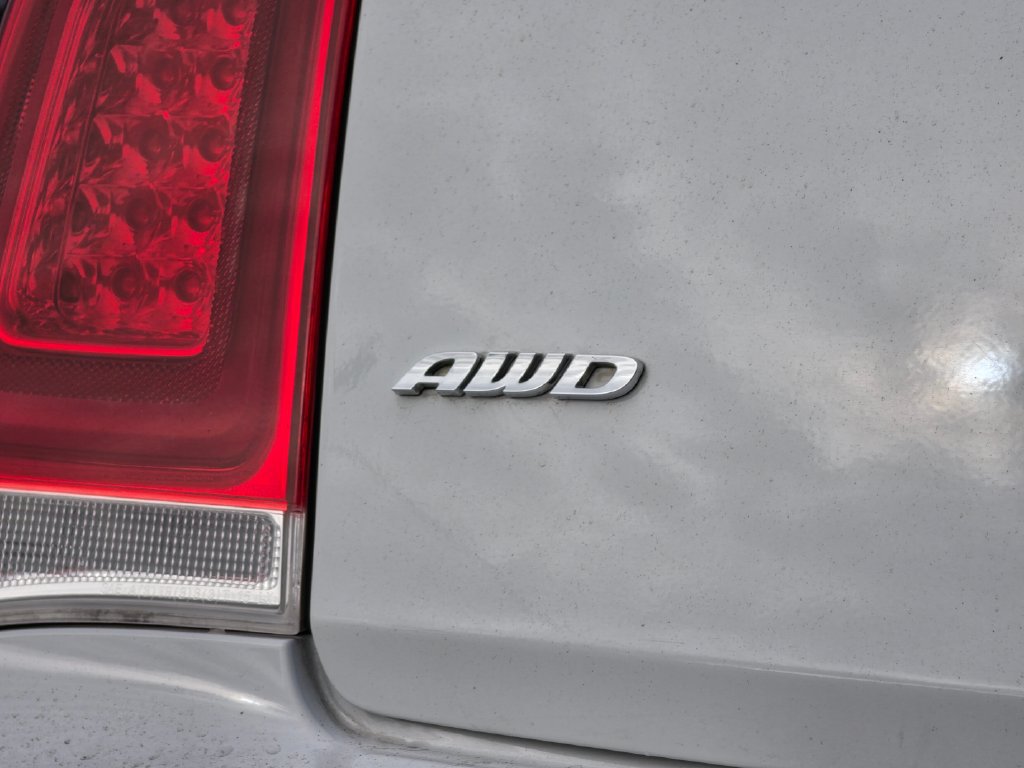 Used 2019 Chrysler 300 Limited AWD/4WD image 6