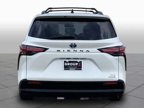 Used 2021 Toyota Sienna XLE FWD image 5