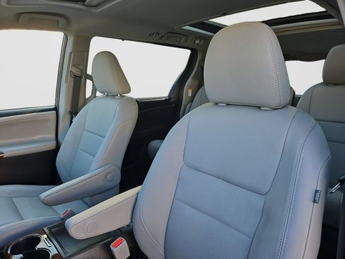 Used 2020 Toyota Sienna Limited AWD/4WD image 21