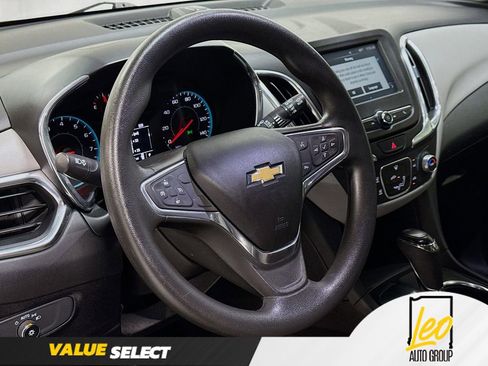 Used 2018 Chevrolet Equinox LS FWD image 11
